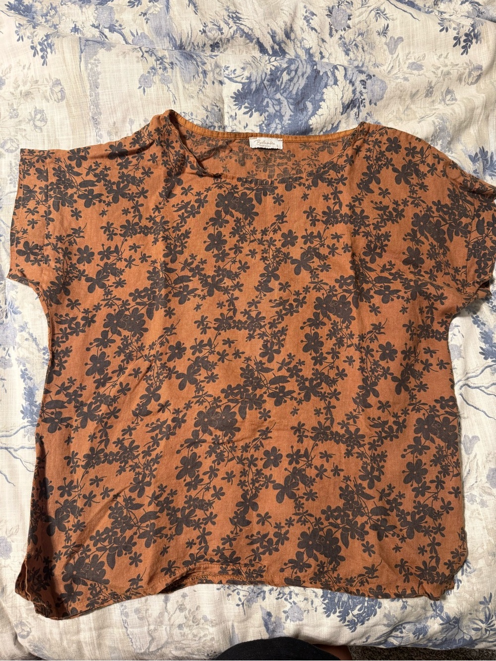 Liven Floral Short Sleeve Top - Rust Brown